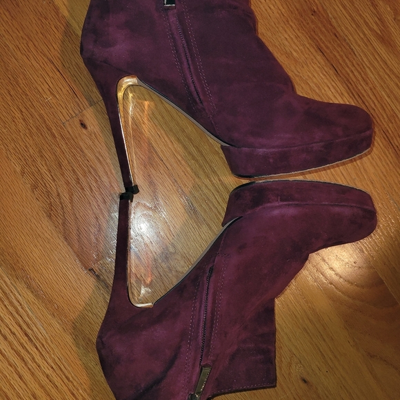 Vince Camuto size 9M Booties Color Burgundy - Picture 7 of 12